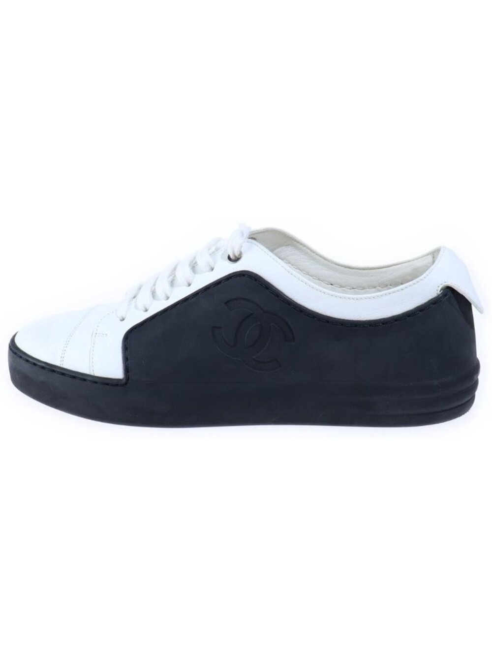 Chanel CC Logo Bicolor Leather Low-Top Sneakers Black White